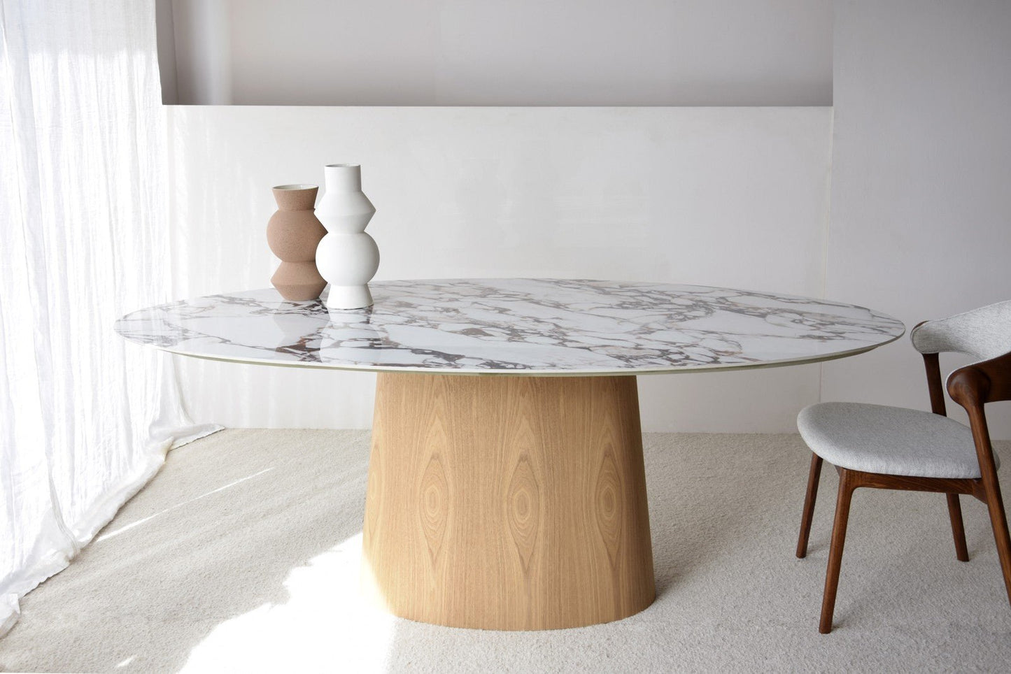 VP Oval Dining table