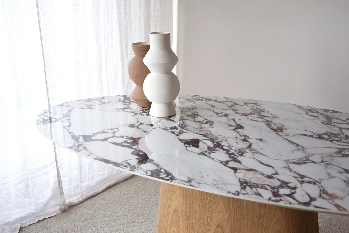 VP Oval Dining table