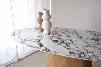 VP Oval Dining table
