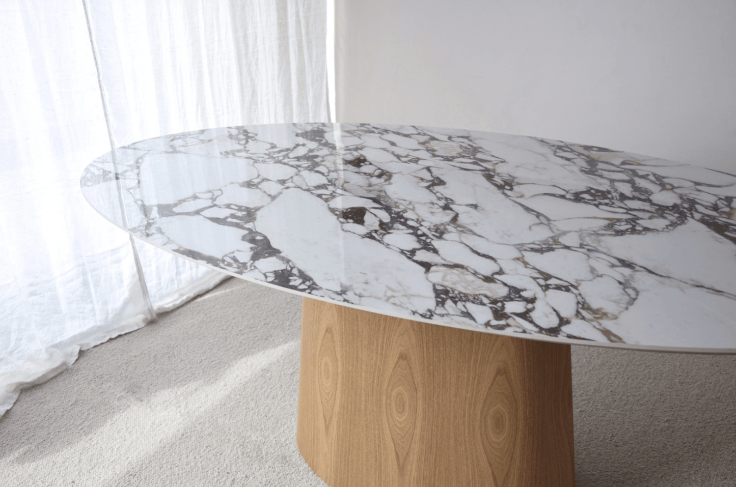 VP Oval Dining table